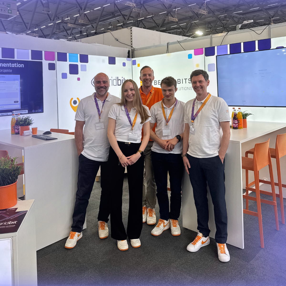 Ein Gruppenfoto auf der ANGA COM Messe